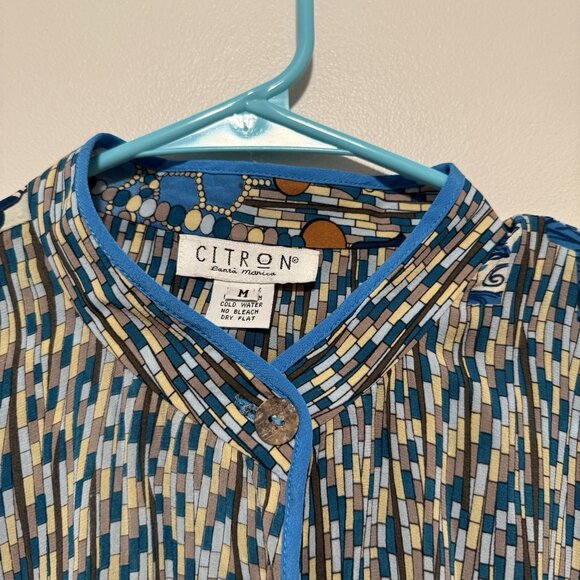 Citron Santa Monica Silk Geisha‎ Print Blue Button Front Blouse Size Medium - Picture 4 of 9